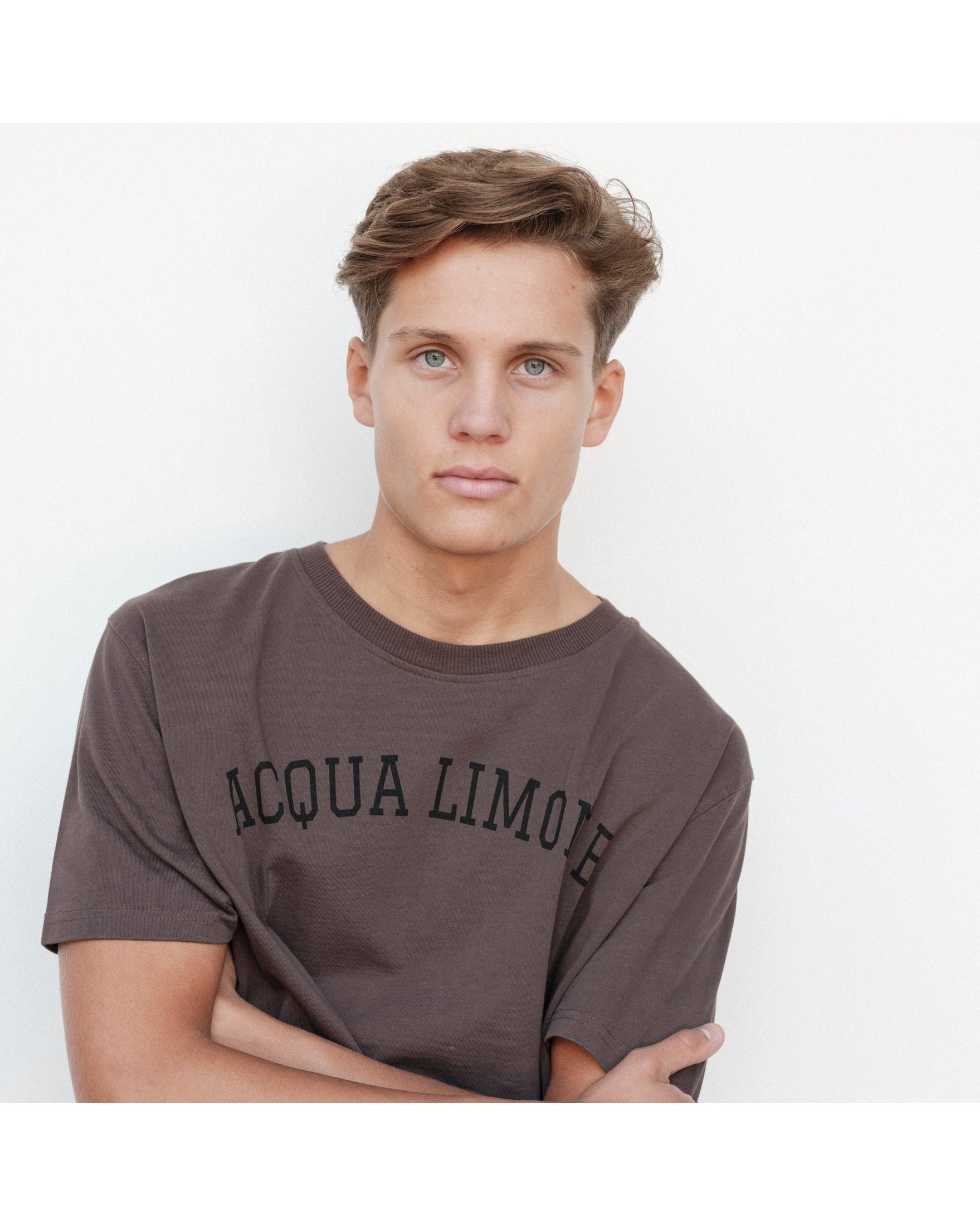 Man wearing a gray 'Acqua Limone' t-shirt against a white background