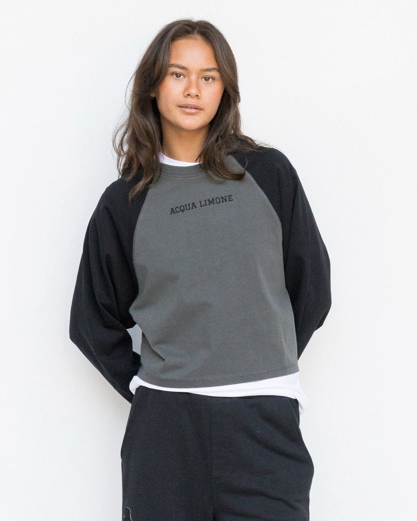 Cropped Varsity LS Tee - Anthracite/Black - Acqua Limone