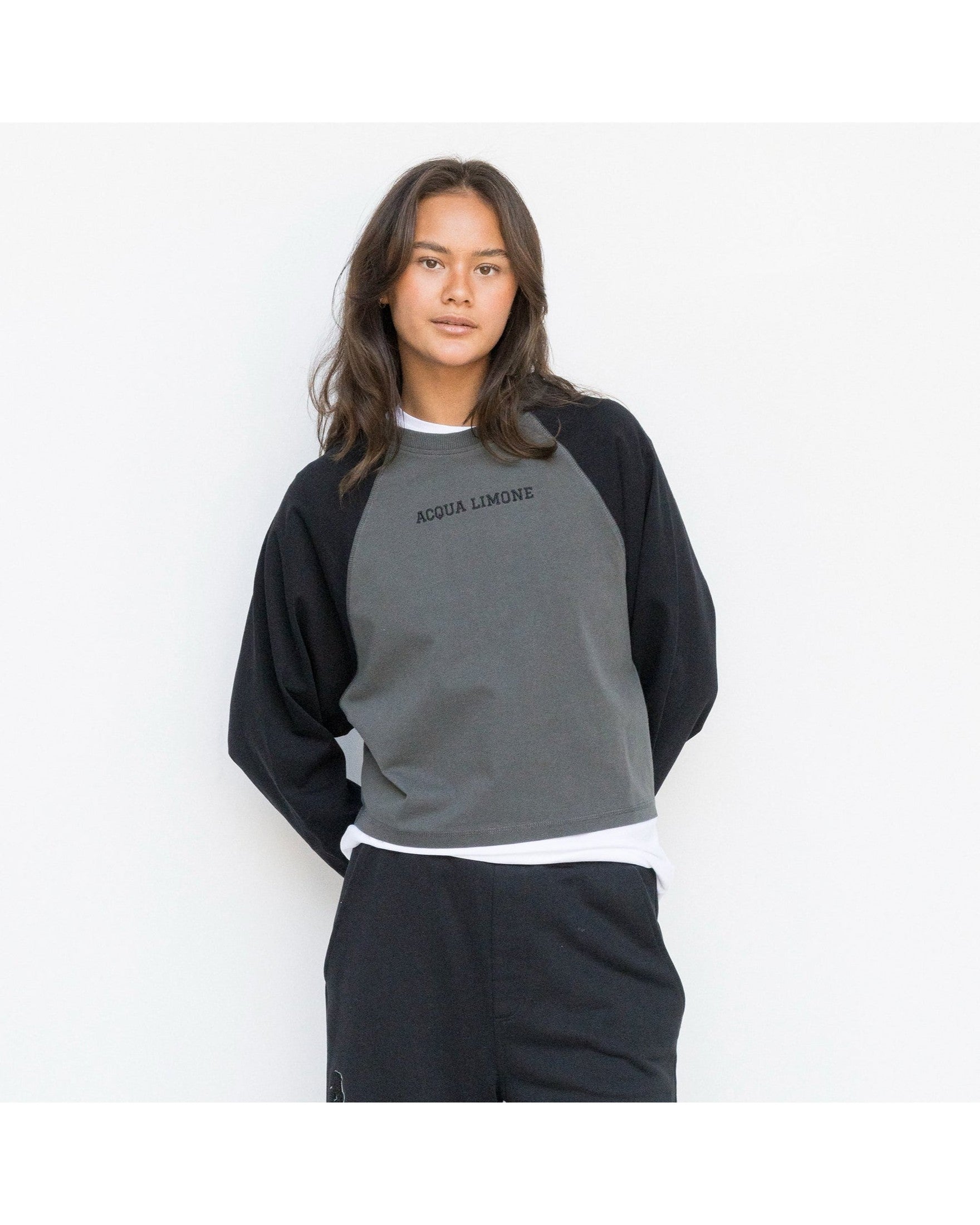 Cropped Varsity LS Tee - Anthracite/Black - Acqua Limone