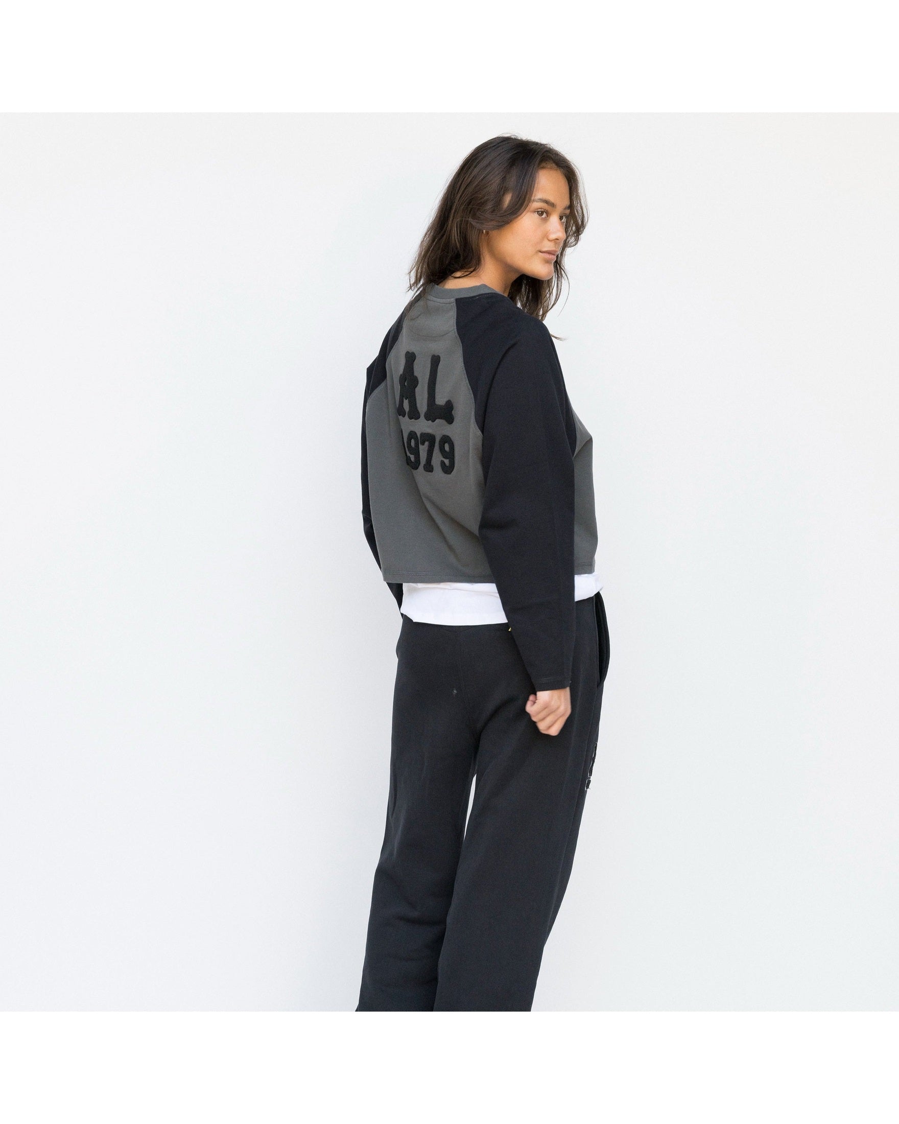 Cropped Varsity LS Tee - Anthracite/Black - Acqua Limone